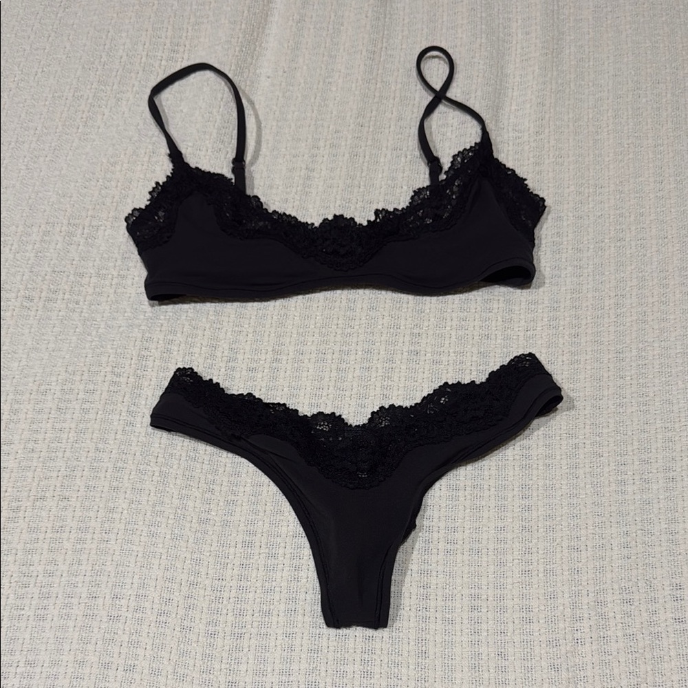 Skims Fits Everybody Lace Skimpy Bralette and Thong XS NWOT